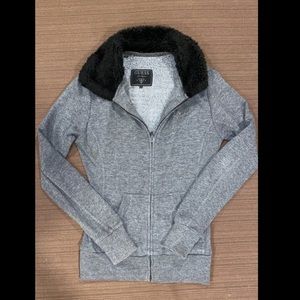 GUESS ZIP UP SWEATER